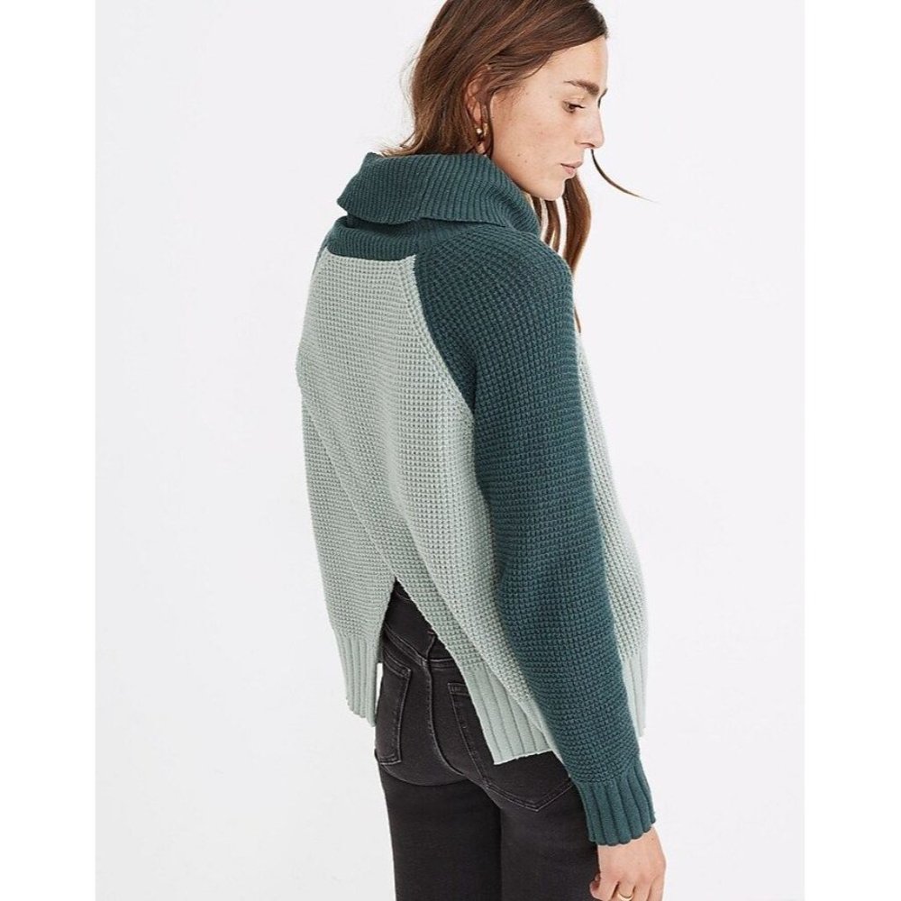Madewell Colorblock Eastbrook Turtleneck Cross-Back Sweater in Green - Sz XXS
